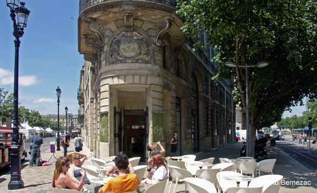 Bordeaux, l'immeuble du CIVB et son bar à vin